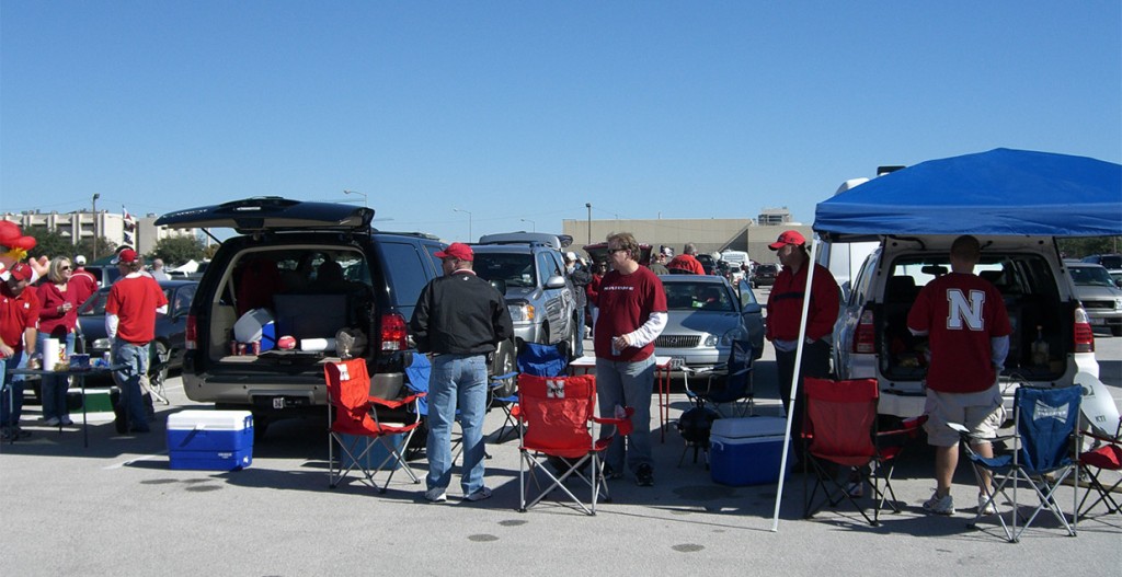 tailgating and beer, dark mild and fizzy yellow beer recipes